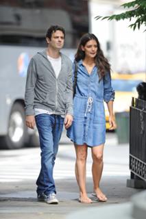 Katie Holmes feet photo thumbnail