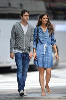 Katie Holmes feet photo thumbnail