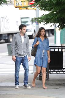 Katie Holmes feet photo thumbnail