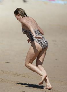 Naomi Watts feet photo thumbnail