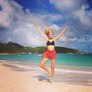 Elsa Hosk feet photo thumbnail