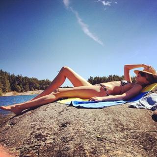 Elsa Hosk feet photo thumbnail