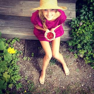 Elsa Hosk feet photo thumbnail