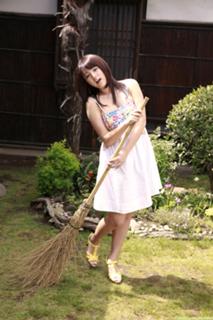 Ai Shinozaki feet photo thumbnail