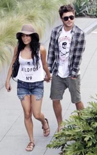 Vanessa Hudgens feet photo thumbnail