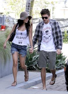 Vanessa Hudgens feet photo thumbnail