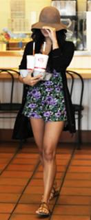 Vanessa Hudgens feet photo thumbnail