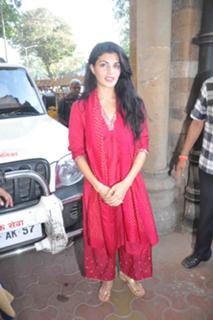 Jacqueline Fernandez feet photo thumbnail