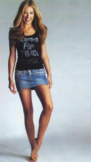 Cat Deeley feet photo thumbnail