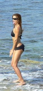 Adriana Lima feet photo thumbnail