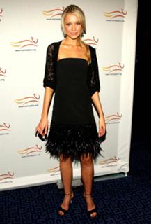 Katrina Bowden feet photo thumbnail