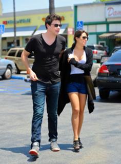 Lea Michele feet photo thumbnail