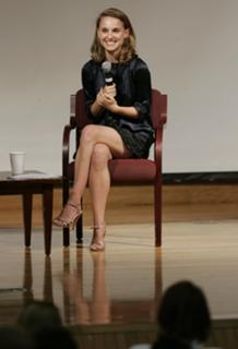 Natalie Portman feet photo thumbnail