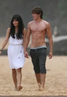 Vanessa Hudgens feet photo thumbnail