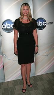 Natasha Henstridge feet photo thumbnail