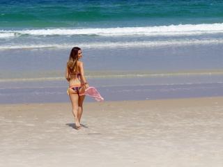 Juliana Paiva feet photo thumbnail