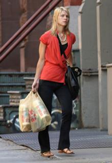 Claire Danes feet photo thumbnail