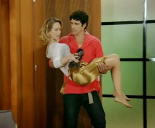 Mariana Ximenes feet photo thumbnail