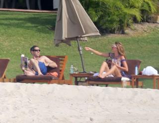 Sofía Vergara feet photo thumbnail