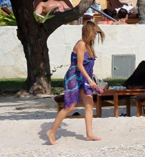 Sofía Vergara feet photo thumbnail