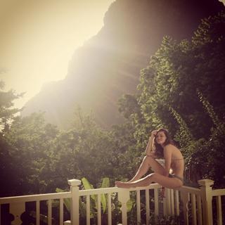 Phoebe Tonkin feet photo thumbnail