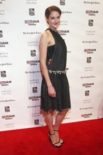 Shailene Woodley feet photo thumbnail