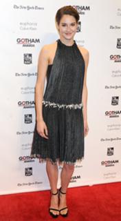 Shailene Woodley feet photo thumbnail