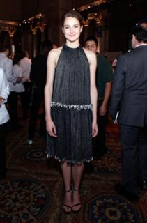 Shailene Woodley feet photo thumbnail