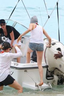 Cara Delevingne feet photo thumbnail