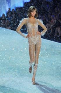 Karlie Kloss feet photo thumbnail