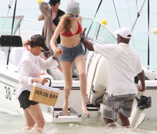 Cara Delevingne feet photo thumbnail