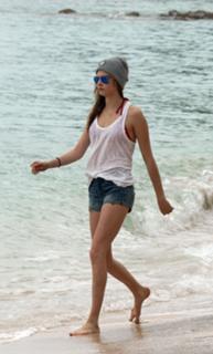 Cara Delevingne feet photo thumbnail