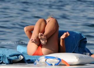 Hadise feet photo thumbnail