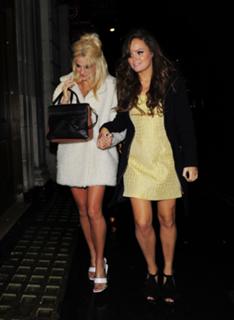 Pixie Lott feet photo thumbnail