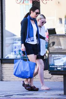 Dakota Fanning feet photo thumbnail