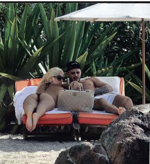Wanda Nara feet photo thumbnail