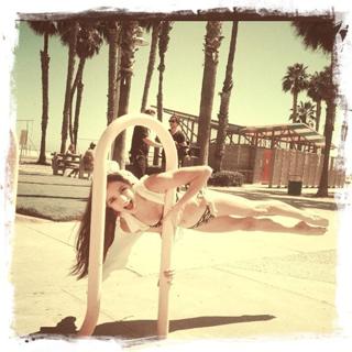 Pia Mia feet photo thumbnail