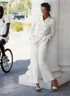 Claudia Schiffer feet photo thumbnail