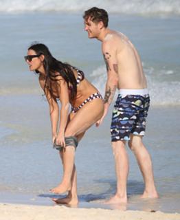 Demi Moore feet photo thumbnail