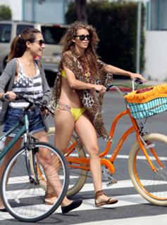 AnnaLynne McCord feet photo thumbnail
