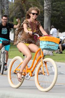 AnnaLynne McCord feet photo thumbnail