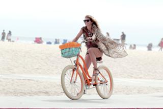 AnnaLynne McCord feet photo thumbnail