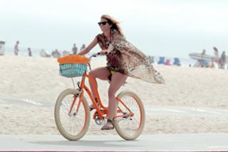 AnnaLynne McCord feet photo thumbnail