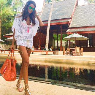 Izabel Goulart feet photo thumbnail
