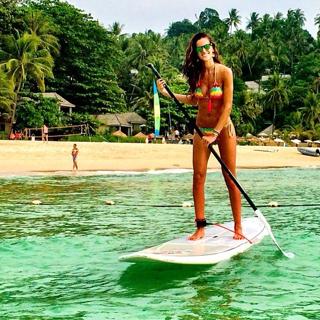 Izabel Goulart feet photo thumbnail