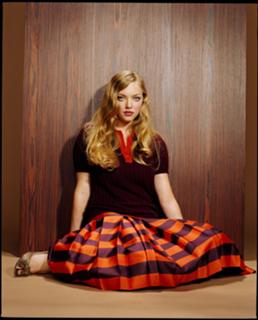 Amanda Seyfried feet photo thumbnail