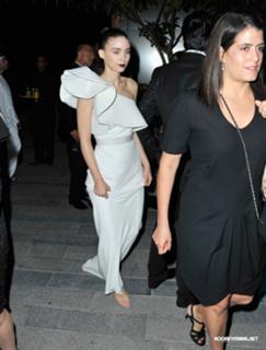 Rooney Mara feet photo thumbnail