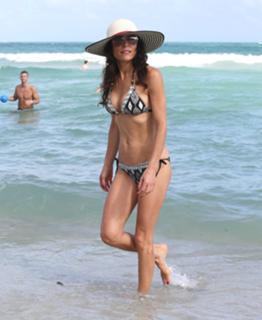 Bethenny Frankel feet photo thumbnail