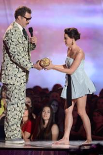 Aubrey Plaza feet photo thumbnail