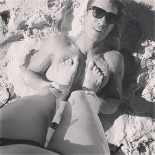 Elisabetta Canalis feet photo thumbnail